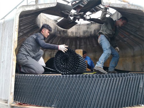 圓形<a href=http://www.gupiaob.cn/tags21_0.html target=_blank class=infotextkey>冷卻塔填料</a>更換