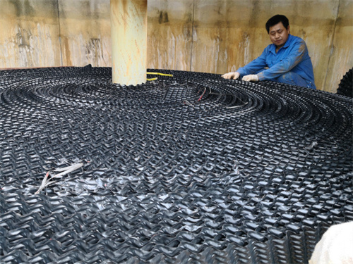 圓形<a href=http://www.gupiaob.cn/tags21_0.html target=_blank class=infotextkey>冷卻塔填料</a>更換